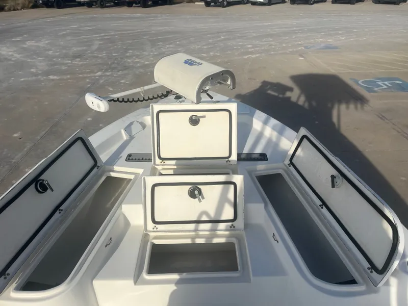 Slide: The Image of Blazer Bay 2200 Fisherman 2009 - 13