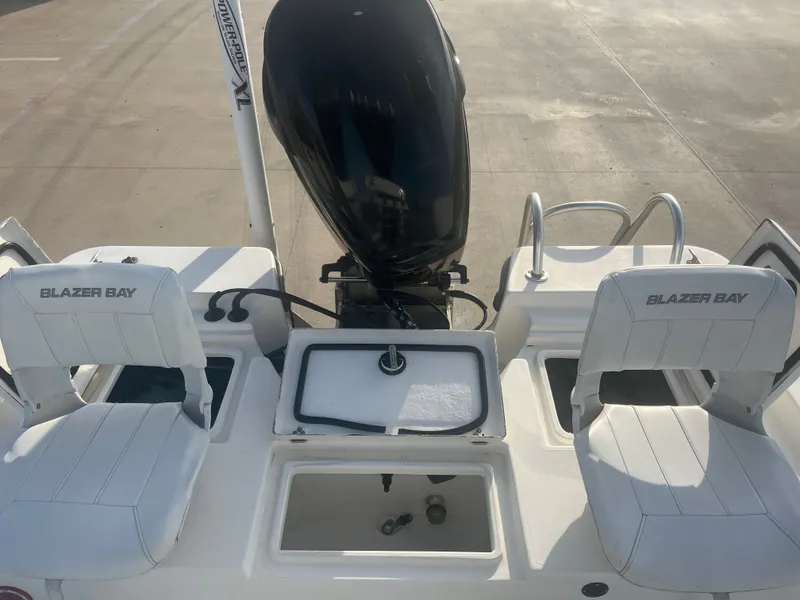 Slide: The Image of Blazer Bay 2200 Fisherman 2009 - 24