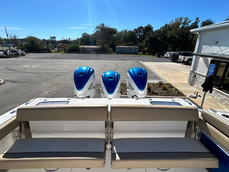 Slide: The Image of Everglades 395 Center Console 2020 - 14