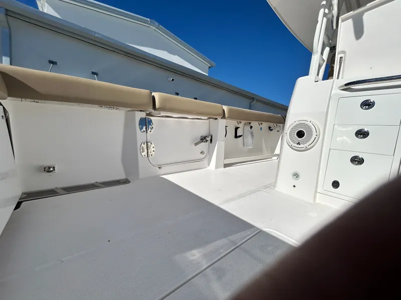 Slide: The Image of Everglades 395 Center Console 2020 - 21