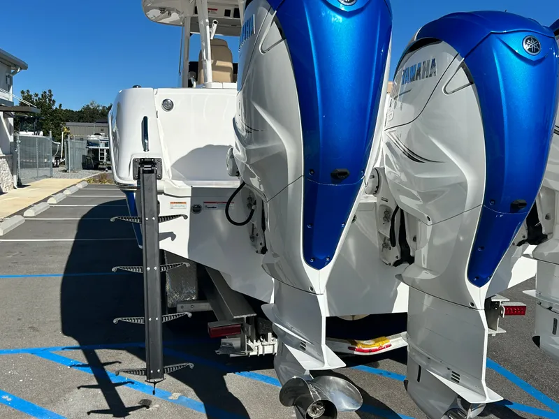 Slide: The Image of Everglades 395 Center Console 2020 - 8