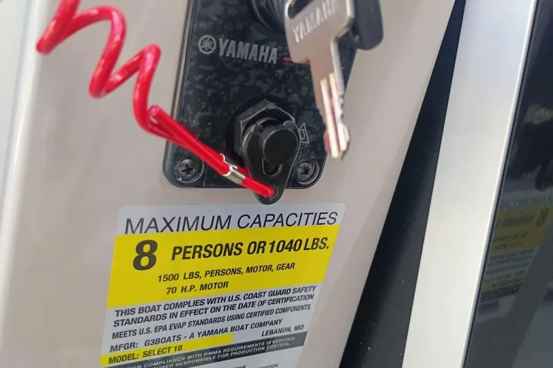 Slide: The Image of SunCatcher Select 18F 2026 boat capacity label, 8 persons or 1040 lbs, Yamaha key. - 8