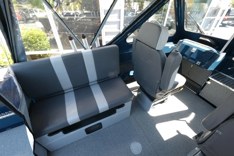 Slide: The Image of Interior of 2025 Hewescraft 210 Sea Runner ET, featuring seating and dashboard. - 9