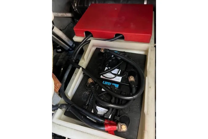 Slide: The Image of Battery compartment of a 1997 Sea Ray 450 Sundancer boat. - 51