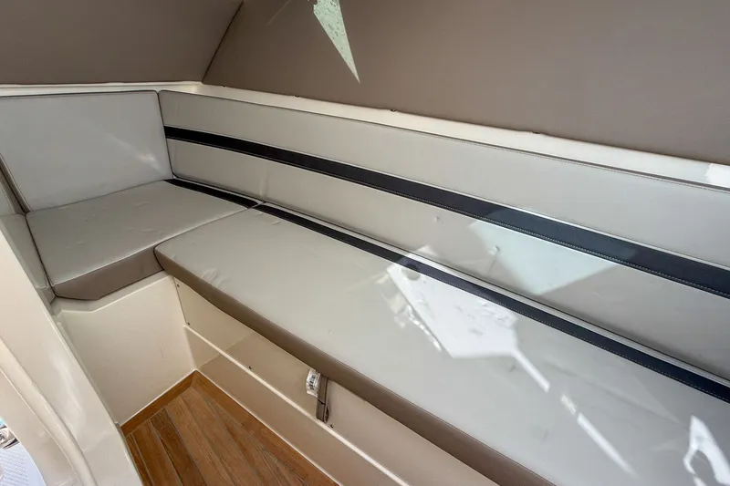 Slide: The Image of Boston Whaler 330 Vantage 2025 - 25