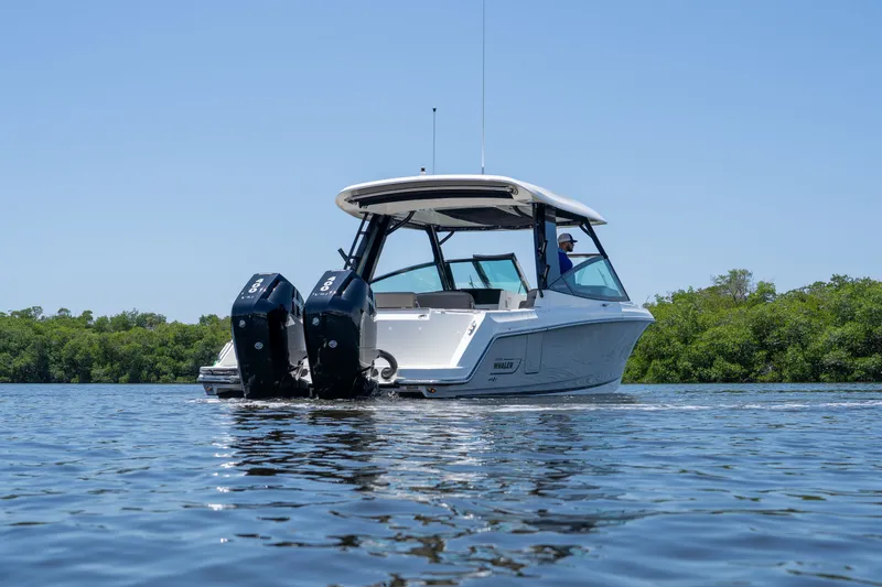 Slide: The Image of Boston Whaler 330 Vantage 2025 - 42
