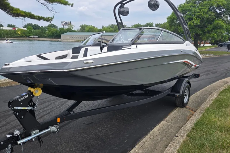Slide: The Image of 2019 Yamaha Boats AR195 on trailer by waterfront, ready for adventure. - 9