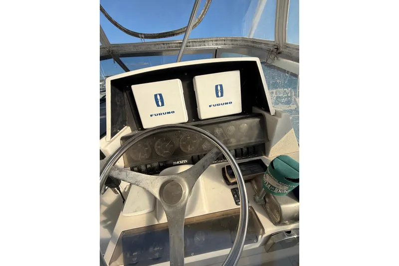 Slide: The Image of 1995 Blackfin 31 Combi boat dashboard with Furuno navigation equipment. - 16