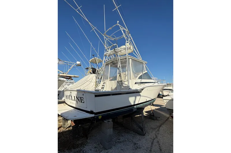 Slide: The Image of 1995 Blackfin 31 Combi boat on stands, clear sky background. - 5