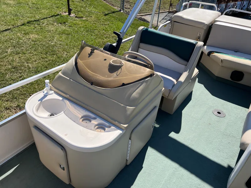 Slide: The Image of 1998 Fisher Freedom 200 DLX boat interior with seating and console. - 13