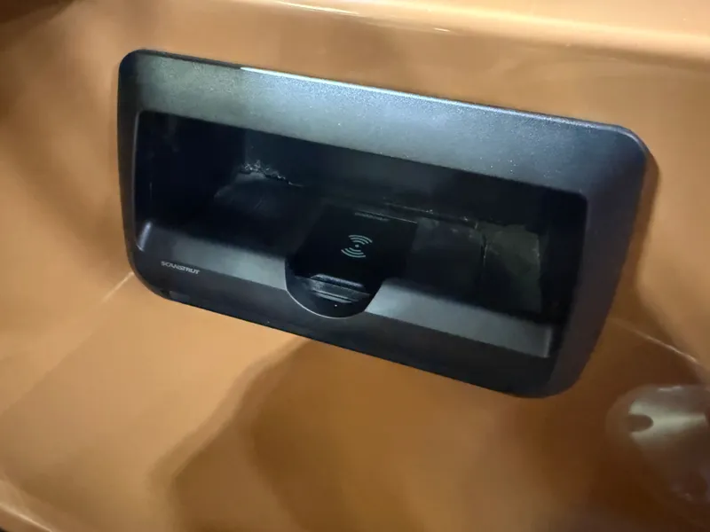 Slide: The Image of Bentley Pontoons Elite 223 Admiral Quad Lounge Tritoon 2026 - 16