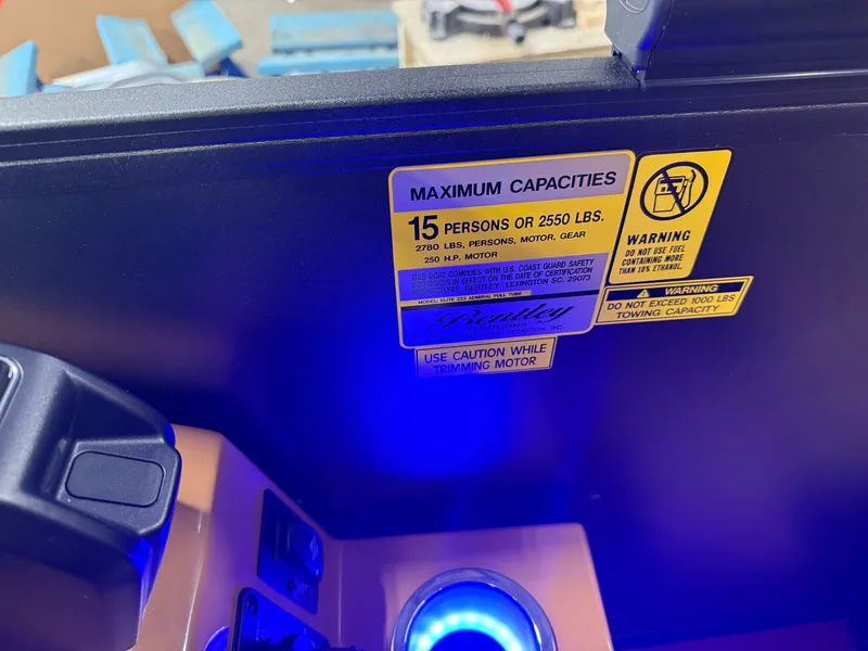 Slide: The Image of Bentley Pontoons Elite 223 Admiral Quad Lounge Tritoon 2026 - 17