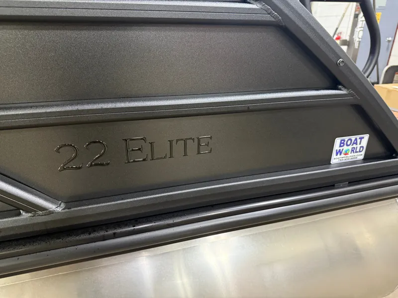 Slide: The Image of Bentley Pontoons Elite 223 Admiral Quad Lounge Tritoon 2026 - 46