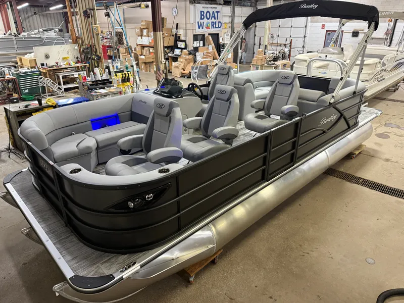 The Image of Bentley Pontoons Legacy 200HP Navigator DL 223 Quad Lounge Tritoon & Honda 4-Stroke EFI 2026 - 1