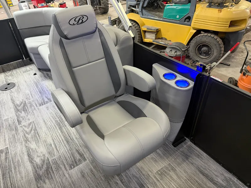 Slide: The Image of Bentley Pontoons Legacy 200HP Navigator DL 223 Quad Lounge Tritoon & Honda 4-Stroke EFI 2026 - 10