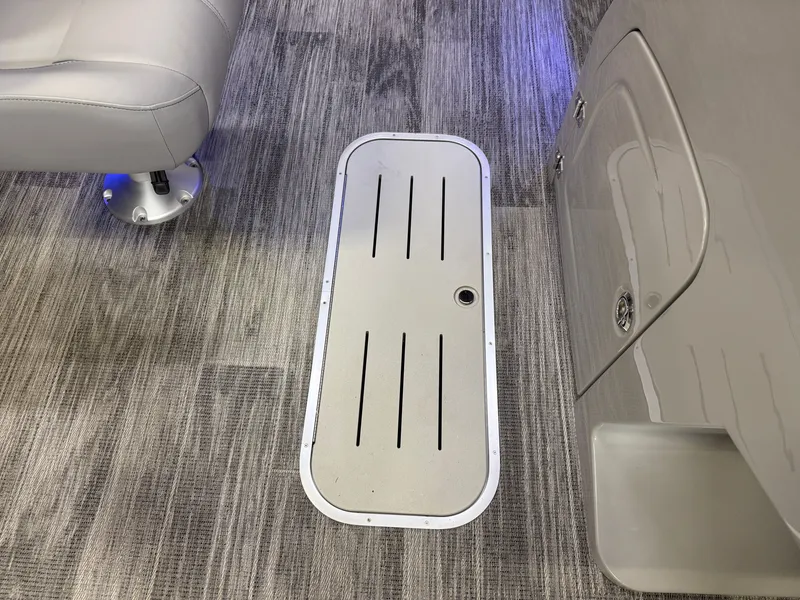 Slide: The Image of Bentley Pontoons Legacy 200HP Navigator DL 223 Quad Lounge Tritoon & Honda 4-Stroke EFI 2026 - 25