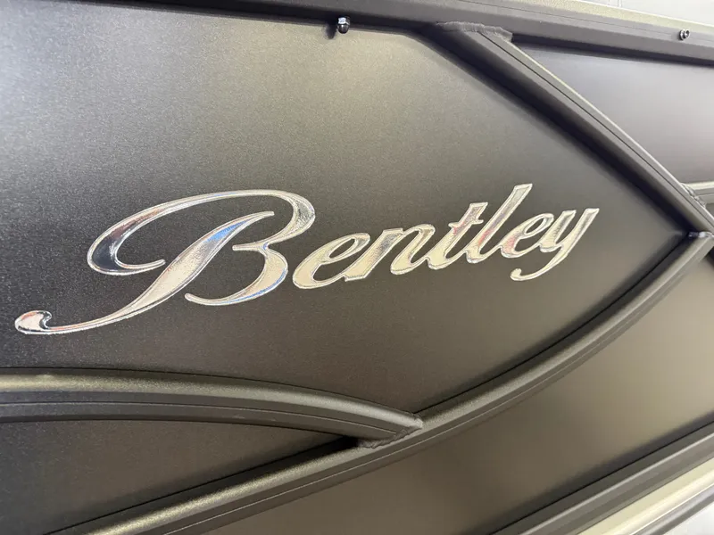 Slide: The Image of Bentley Pontoons Legacy 200HP Navigator DL 223 Quad Lounge Tritoon & Honda 4-Stroke EFI 2026 - 40