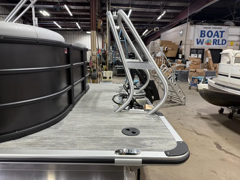 Slide: The Image of Bentley Pontoons Legacy 200HP Navigator DL 223 Quad Lounge Tritoon & Honda 4-Stroke EFI 2026 - 41