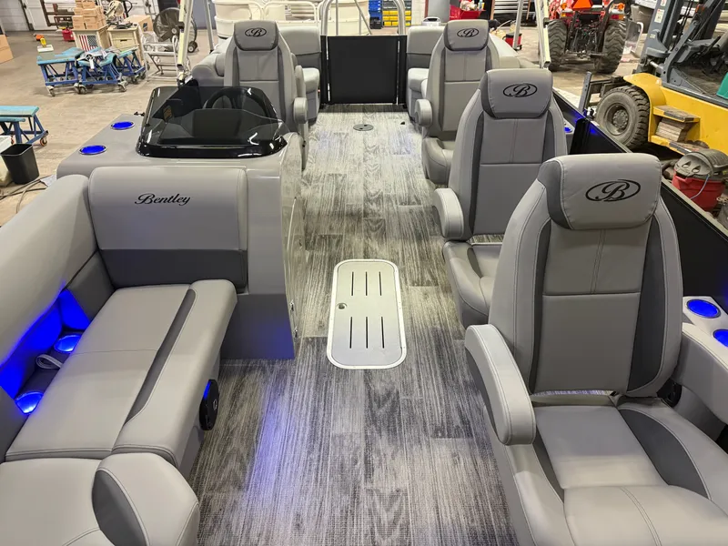 Slide: The Image of Bentley Pontoons Legacy 200HP Navigator DL 223 Quad Lounge Tritoon & Honda 4-Stroke EFI 2026 - 7