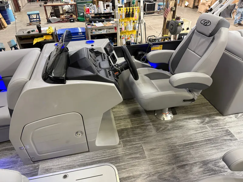 Slide: The Image of Bentley Pontoons Legacy 223 Navigator DL Quad Lounge Tritoon & Honda 4-Stroke EFI 2026 - 11