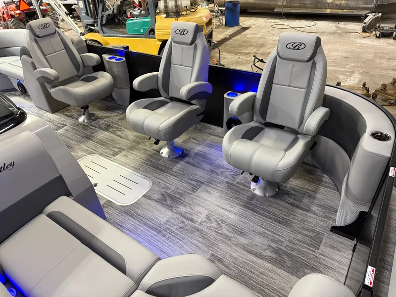 Slide: The Image of Bentley Pontoons Legacy 223 Navigator DL Quad Lounge Tritoon & Honda 4-Stroke EFI 2026 - 33