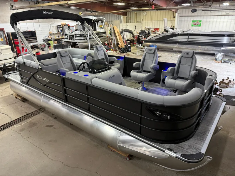Slide: The Image of Bentley Pontoons Legacy 223 Navigator DL Quad Lounge Tritoon & Honda 4-Stroke EFI 2026 - 49