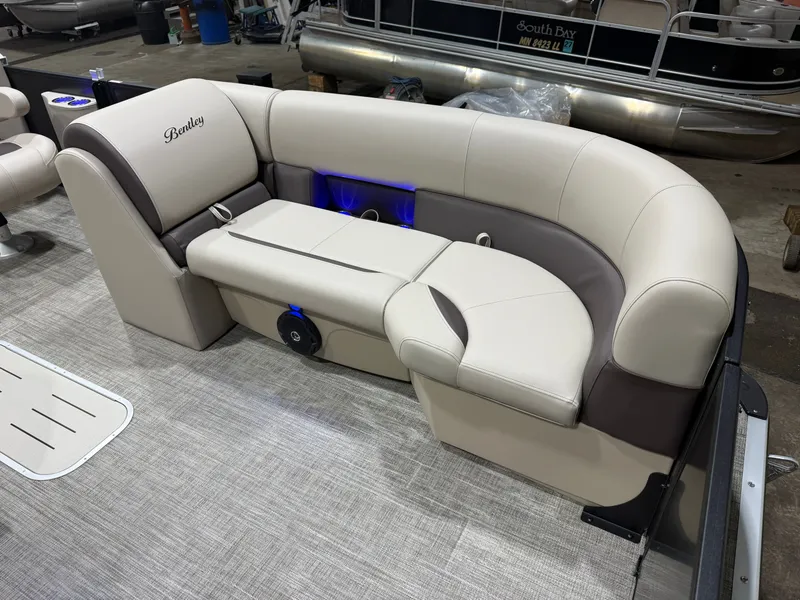Slide: The Image of Bentley Pontoons Legacy 223 Navigator Quad Lounge Tritoon & Honda 4-Stroke EFI 2026 - 10