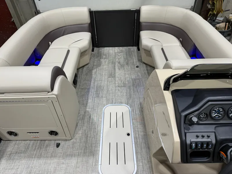 Slide: The Image of Bentley Pontoons Legacy 223 Navigator Quad Lounge Tritoon & Honda 4-Stroke EFI 2026 - 11