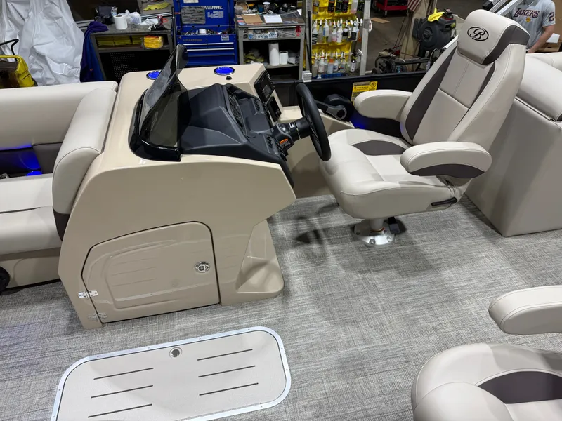 Slide: The Image of Bentley Pontoons Legacy 223 Navigator Quad Lounge Tritoon & Honda 4-Stroke EFI 2026 - 13