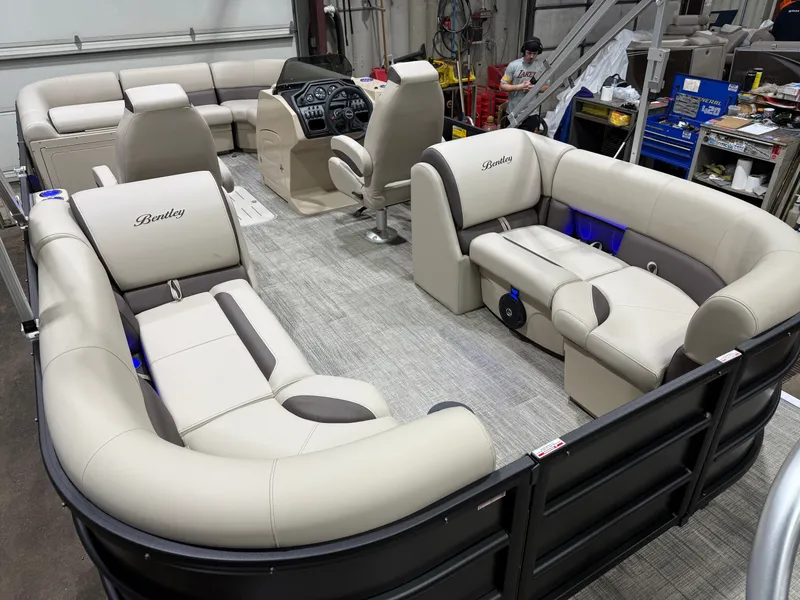 Slide: The Image of Bentley Pontoons Legacy 223 Navigator Quad Lounge Tritoon & Honda 4-Stroke EFI 2026 - 22