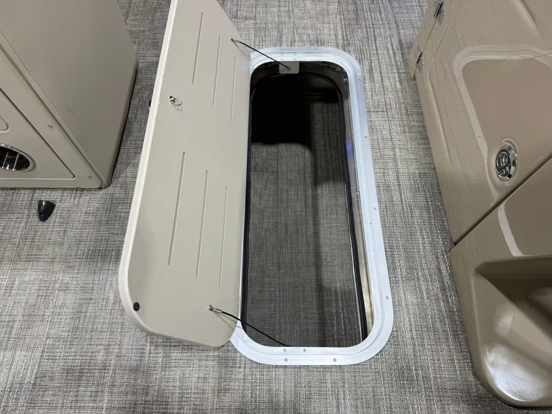 Slide: The Image of Bentley Pontoons Legacy 223 Navigator Quad Lounge Tritoon & Honda 4-Stroke EFI 2026 - 32