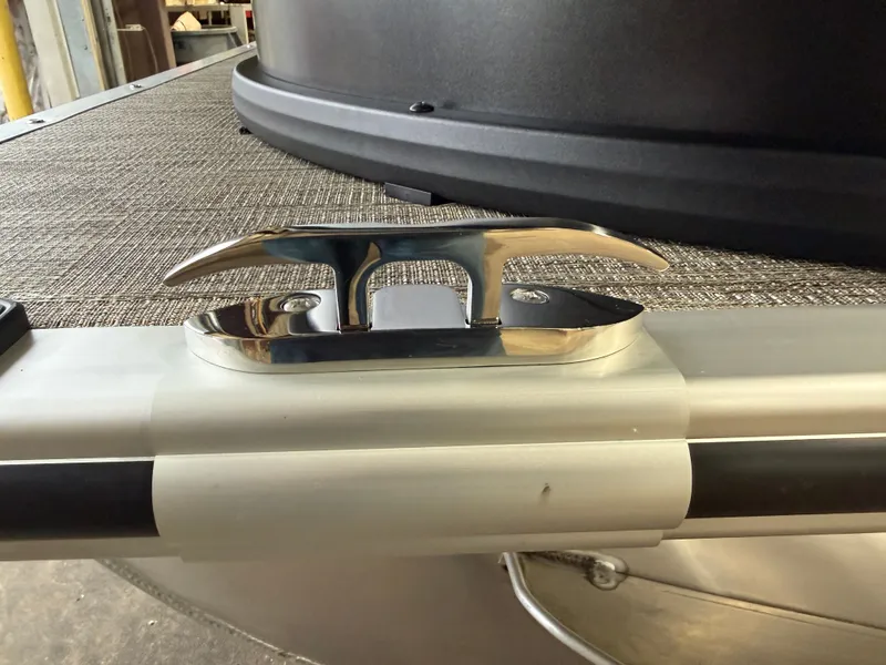 Slide: The Image of Bentley Pontoons Legacy 223 Navigator Quad Lounge Tritoon & Honda 4-Stroke EFI 2026 - 39