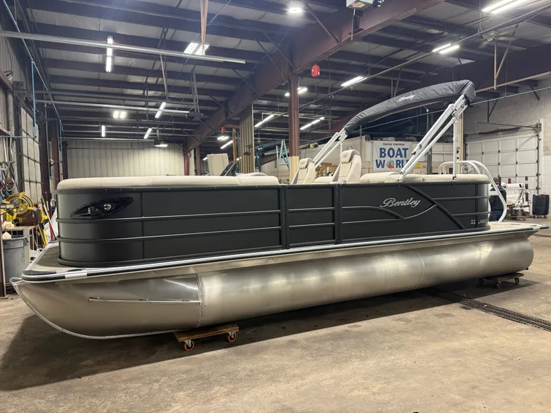 Slide: The Image of Bentley Pontoons Legacy 223 Navigator Quad Lounge Tritoon & Honda 4-Stroke EFI 2026 - 42