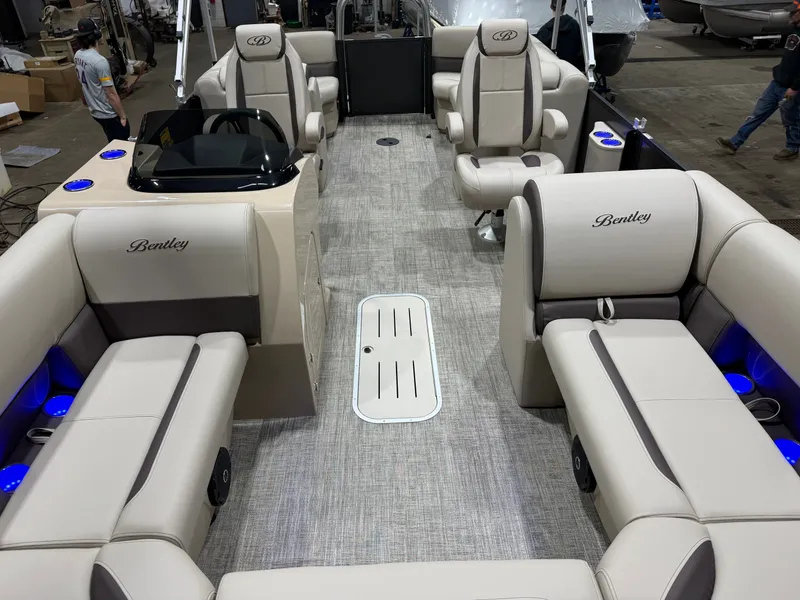 Slide: The Image of Bentley Pontoons Legacy 223 Navigator Quad Lounge Tritoon & Honda 4-Stroke EFI 2026 - 6