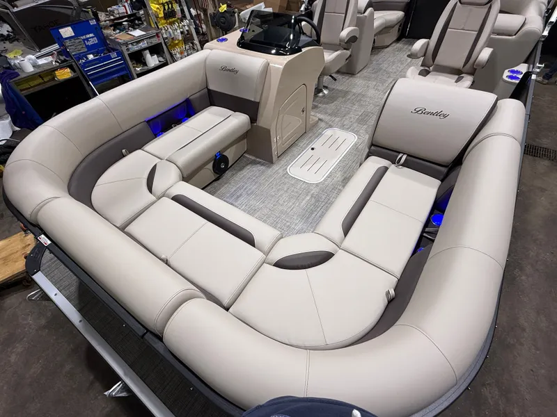 Slide: The Image of Bentley Pontoons Legacy 223 Navigator Quad Lounge Tritoon & Honda 4-Stroke EFI 2026 - 7