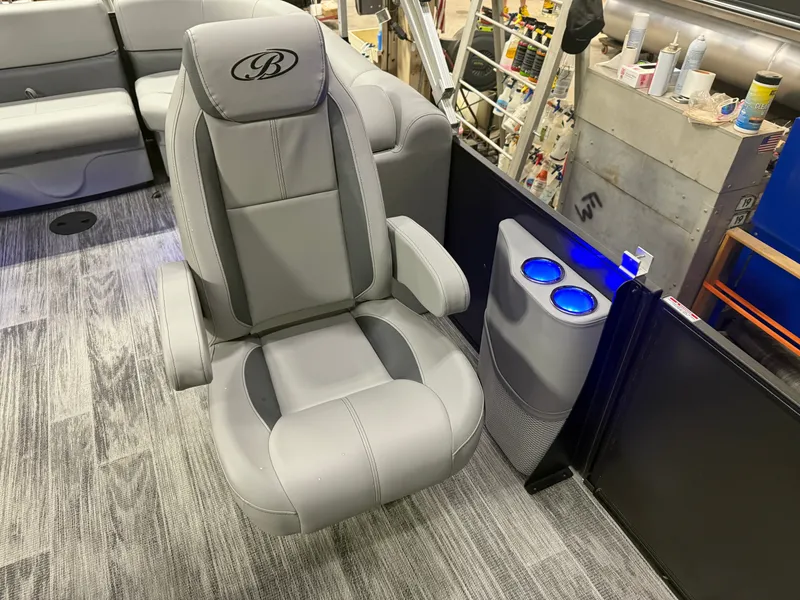 Slide: The Image of Bentley Pontoons Legacy 223 Navigator Quad Lounge Tritoon & Honda 4-Stroke EFI 2026 - 13