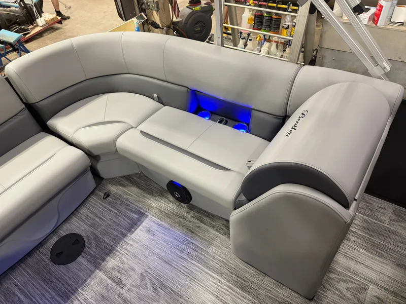 Slide: The Image of Bentley Pontoons Legacy 223 Navigator Quad Lounge Tritoon & Honda 4-Stroke EFI 2026 - 20