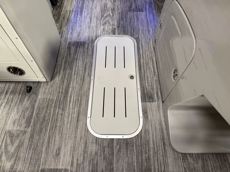 Slide: The Image of Bentley Pontoons Legacy 223 Navigator Quad Lounge Tritoon & Honda 4-Stroke EFI 2026 - 30