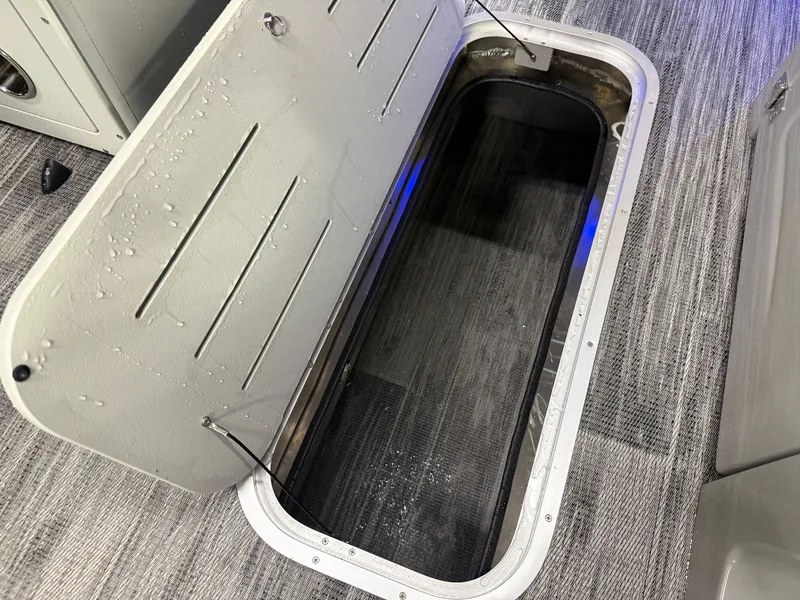 Slide: The Image of Bentley Pontoons Legacy 223 Navigator Quad Lounge Tritoon & Honda 4-Stroke EFI 2026 - 31