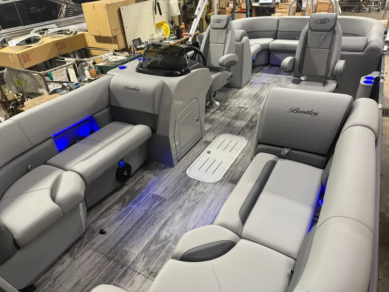 Slide: The Image of Bentley Pontoons Legacy 223 Navigator Quad Lounge Tritoon & Honda 4-Stroke EFI 2026 - 34