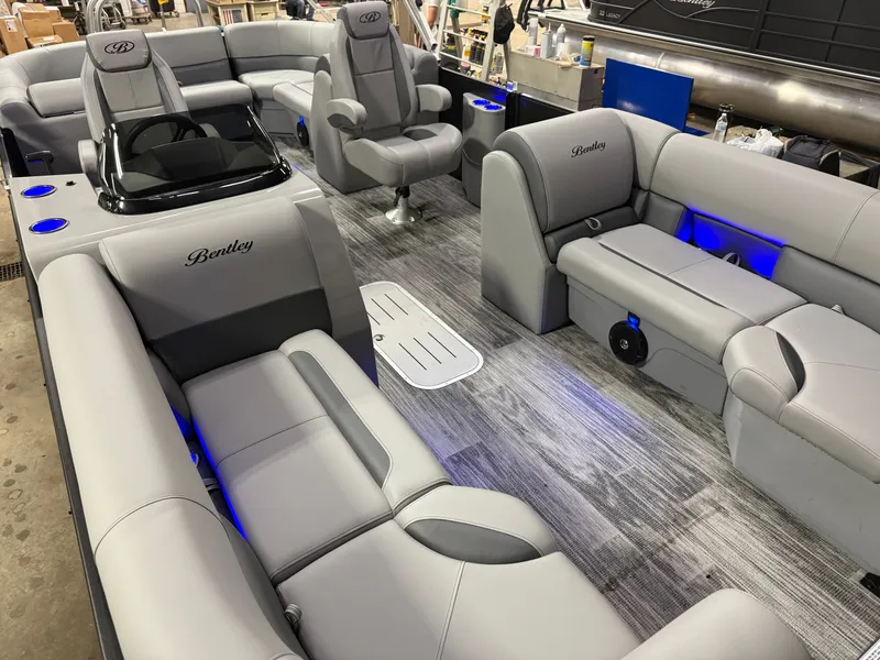 Slide: The Image of Bentley Pontoons Legacy 223 Navigator Quad Lounge Tritoon & Honda 4-Stroke EFI 2026 - 35