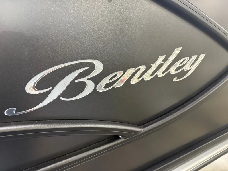 Slide: The Image of Bentley Pontoons Legacy 223 Navigator Quad Lounge Tritoon & Honda 4-Stroke EFI 2026 - 40