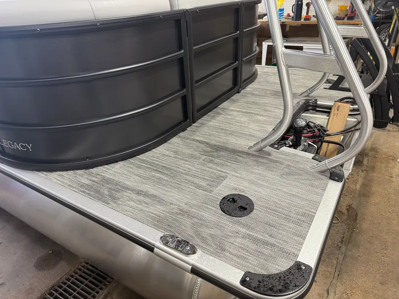 Slide: The Image of Bentley Pontoons Legacy 223 Navigator Quad Lounge Tritoon & Honda 4-Stroke EFI 2026 - 41