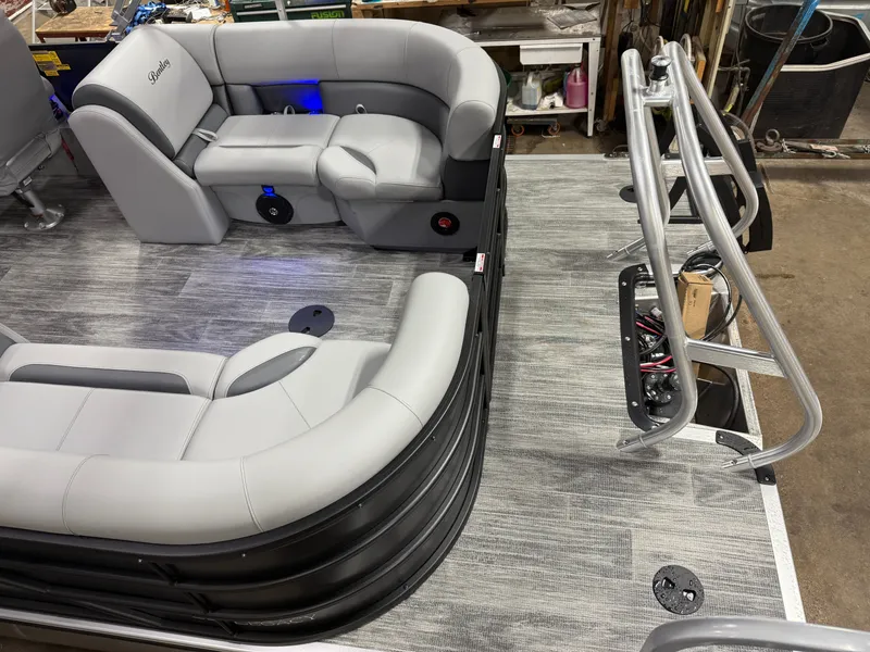 Slide: The Image of Bentley Pontoons Legacy 223 Navigator Quad Lounge Tritoon & Honda 4-Stroke EFI 2026 - 5