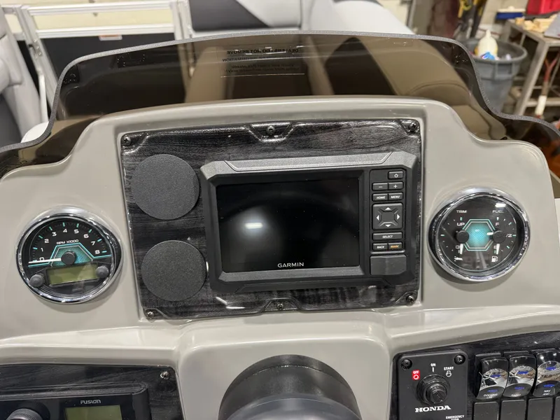 Slide: The Image of Tahoe Sport 2180 Quad Lounge & Honda 4-Stroke EFI 2026 - 14