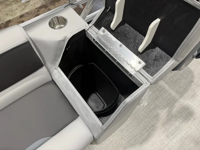 Slide: The Image of Tahoe Sport 2180 Quad Lounge & Honda 4-Stroke EFI 2026 - 21