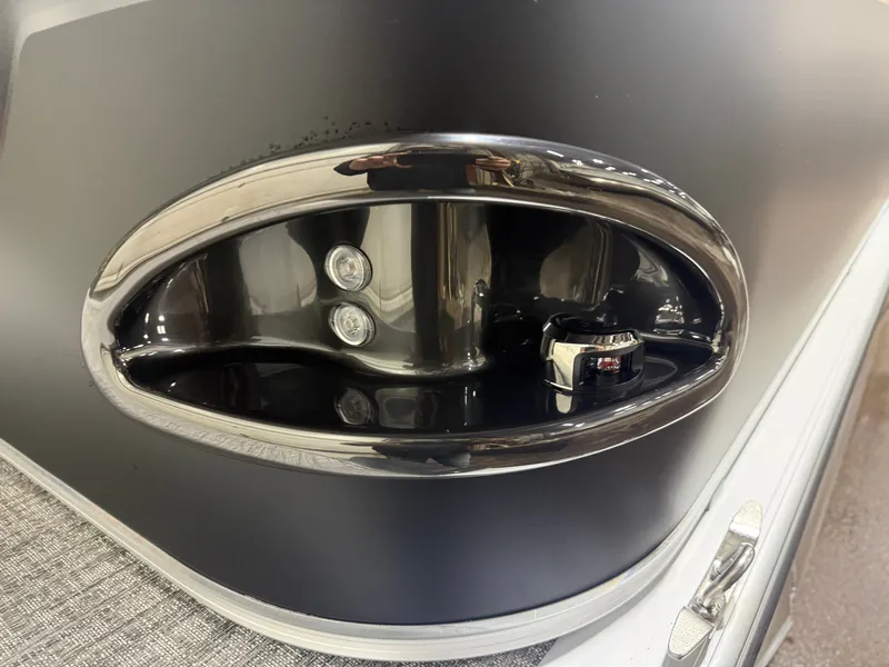 Slide: The Image of Tahoe Sport 2180 Quad Lounge & Honda 4-Stroke EFI 2026 - 32