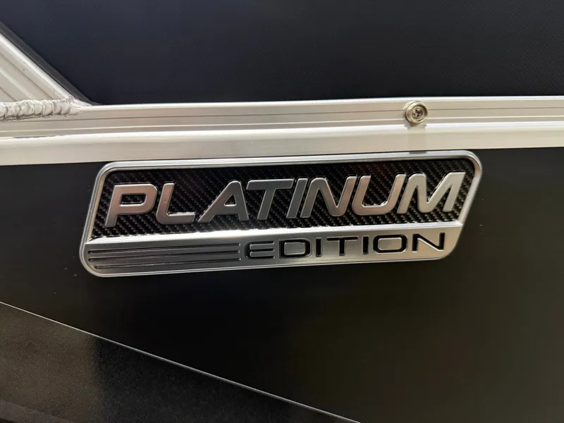 Slide: The Image of Tahoe Sport 2180 Quad Lounge & Honda 4-Stroke EFI 2026 - 35