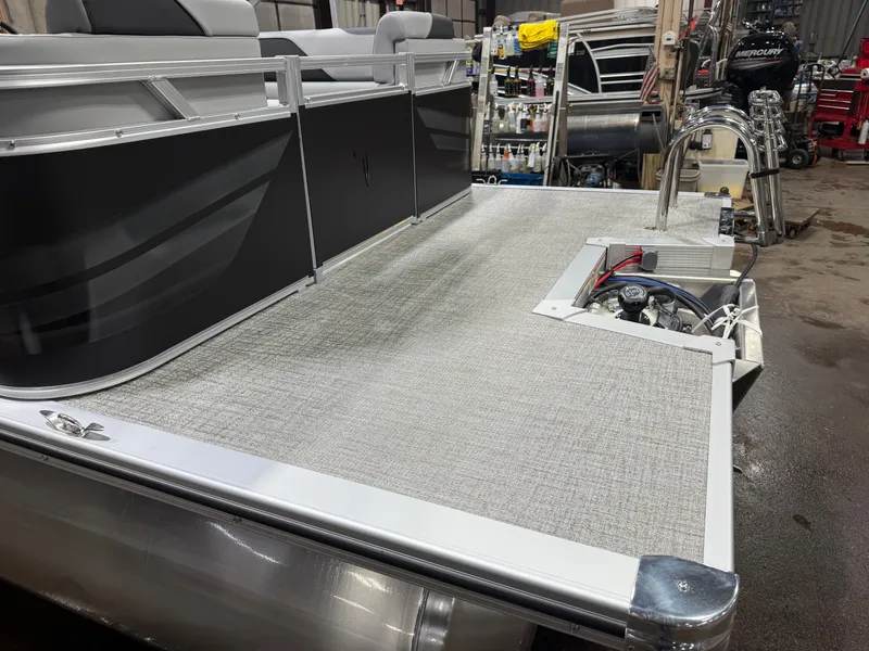 Slide: The Image of Tahoe Sport 2180 Quad Lounge & Honda 4-Stroke EFI 2026 - 36