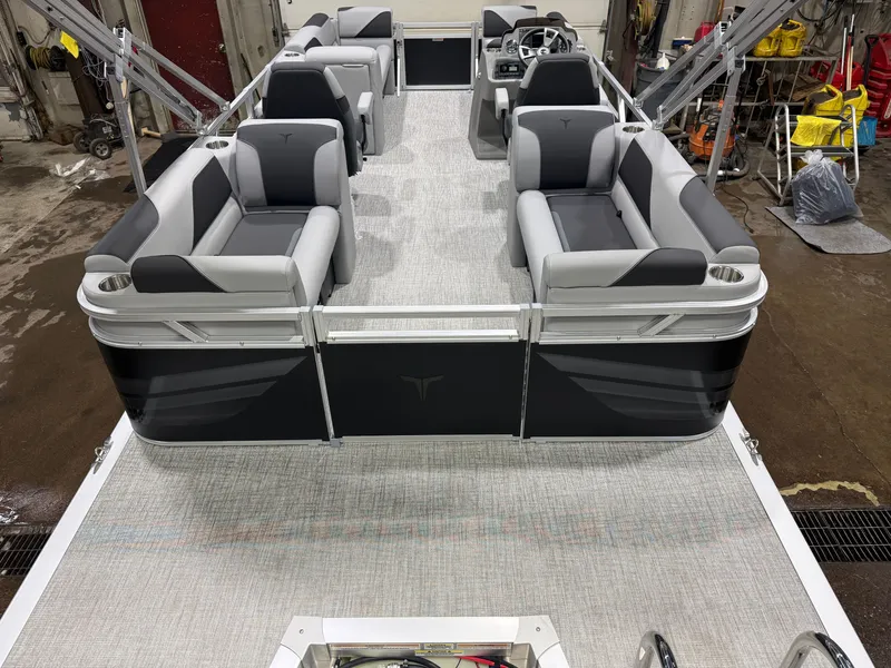 Slide: The Image of Tahoe Sport 2180 Quad Lounge & Honda 4-Stroke EFI 2026 - 6